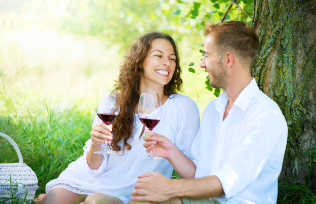 couple sampling wine on the Rocky Top Wine Trail