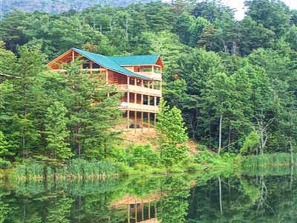 Bear Lake Lodge Log Cabin